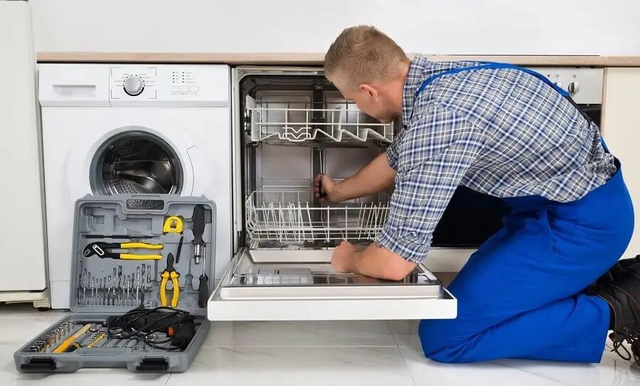 Kocaali Hotpoint servisi teknisyen ekibi beyaz eşya tamiri yaparken